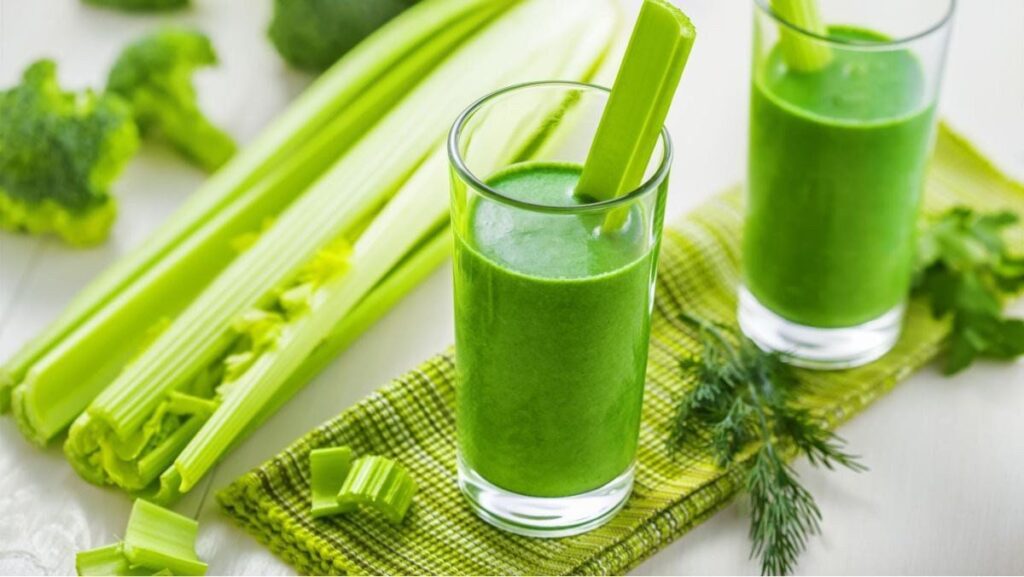 Lợi ích của việc uống nước ép cần tây hàng ngày